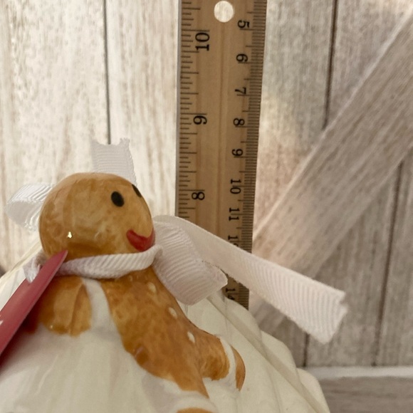 Potter’s Studio Gingerbread Canister - Picture 12 of 13